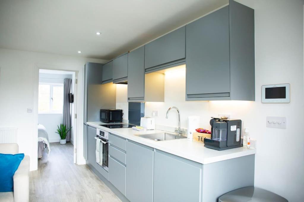Bridge House Apartments - Free Parking Shottery ภายนอก รูปภาพ