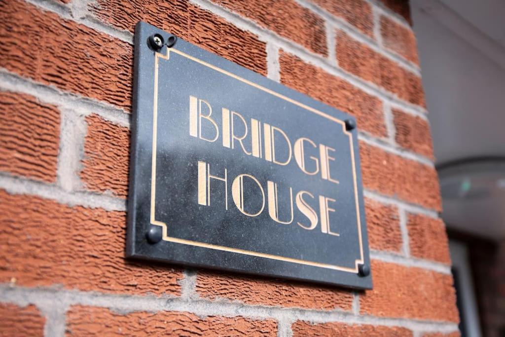 Bridge House Apartments - Free Parking Shottery ภายนอก รูปภาพ